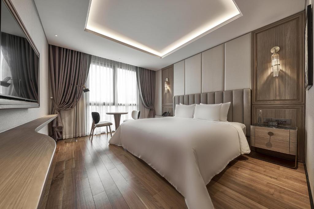 LA SIESTA PREMIUM SAIGON